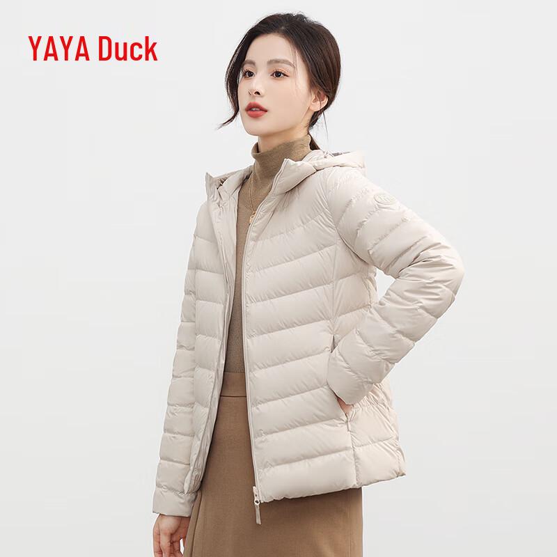 Duckduck Women's Hooded Short Puffer Jacket