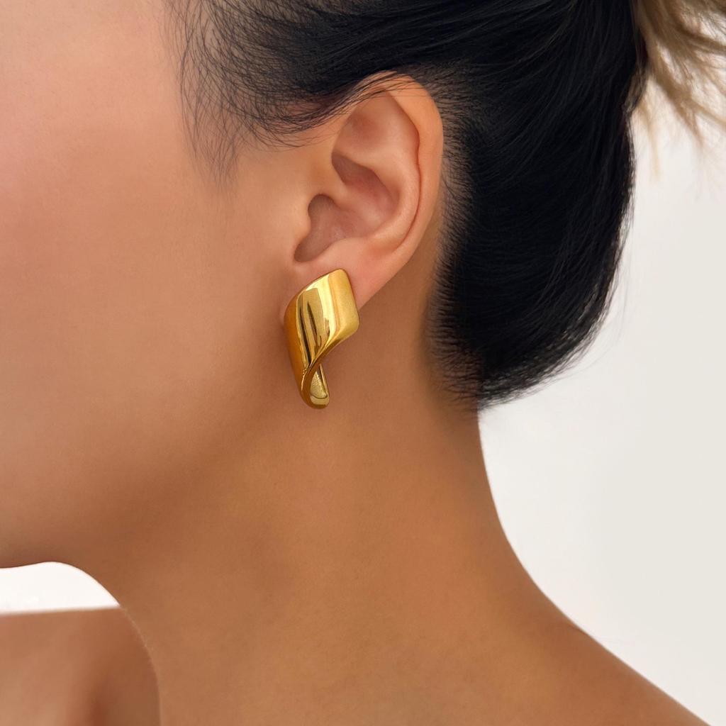Elegant Gold Hip Hop Geometric Curved Stud Earrings
