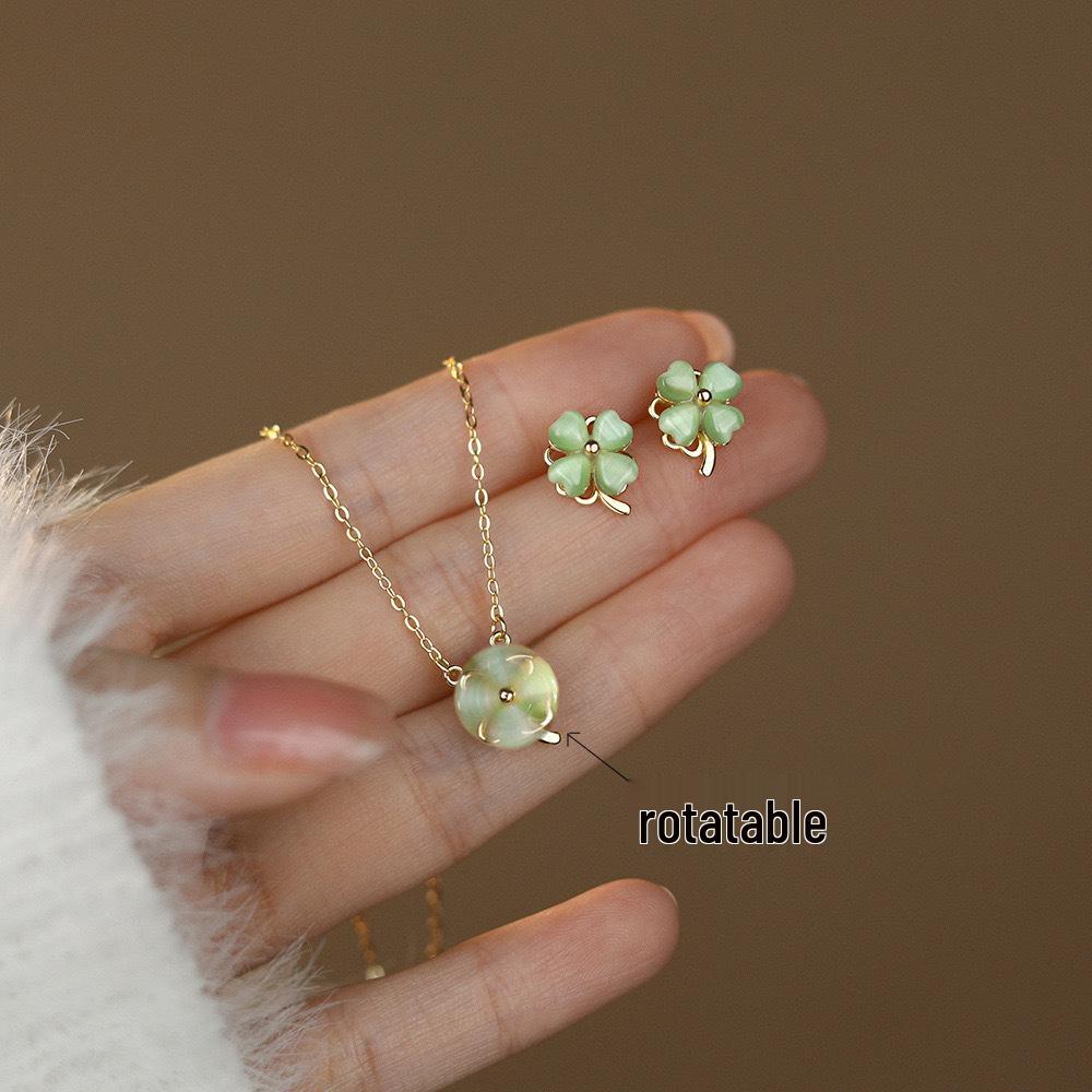 Rotatable Four-Leaf Clover Cat's Eye Necklace: Elegant, Versatile, Luxurious, and Classic Fashion for Women.