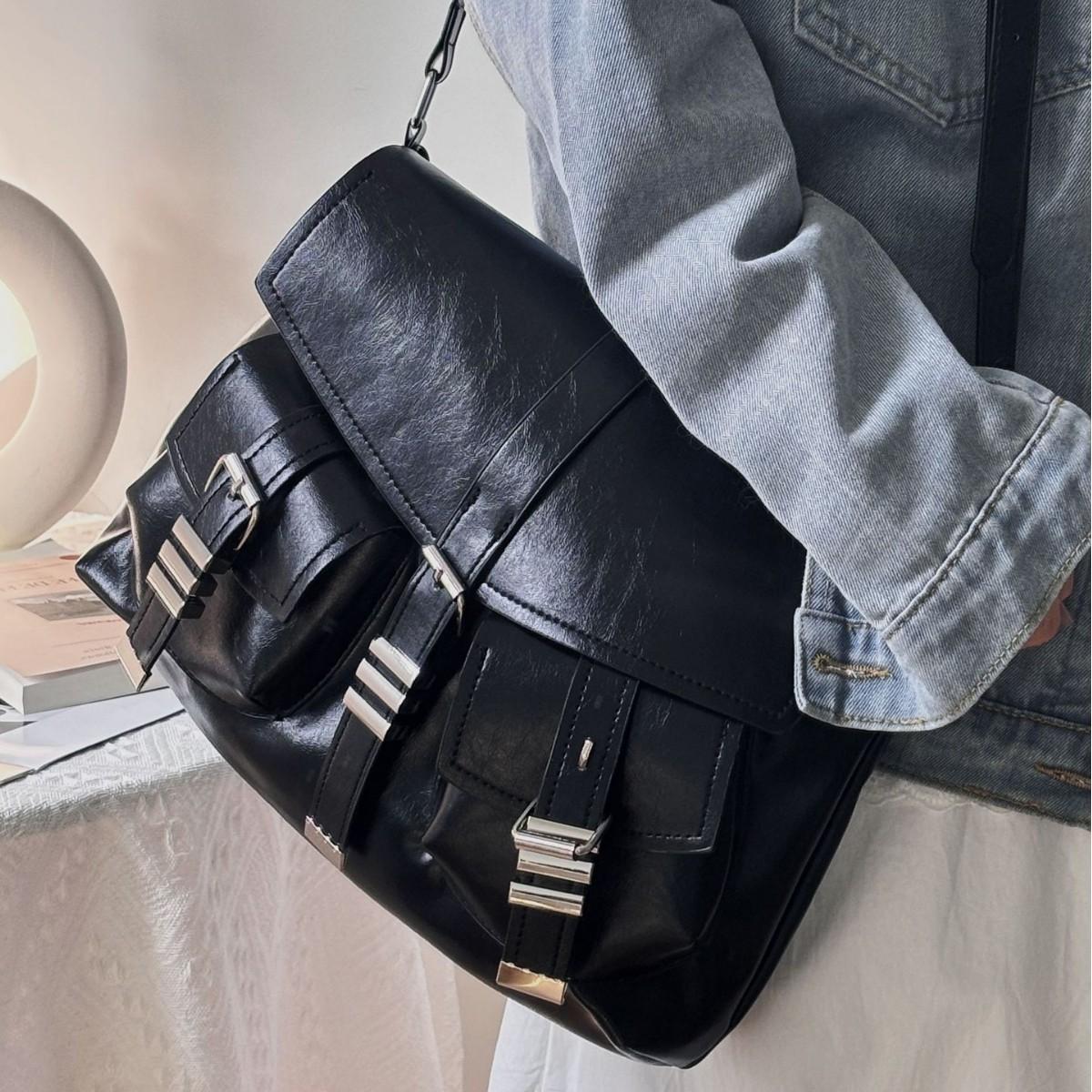 

American retro large-capacity messenger bag bag 2025 new black locomotive tote bag stray bag girl mailman bag чёрный