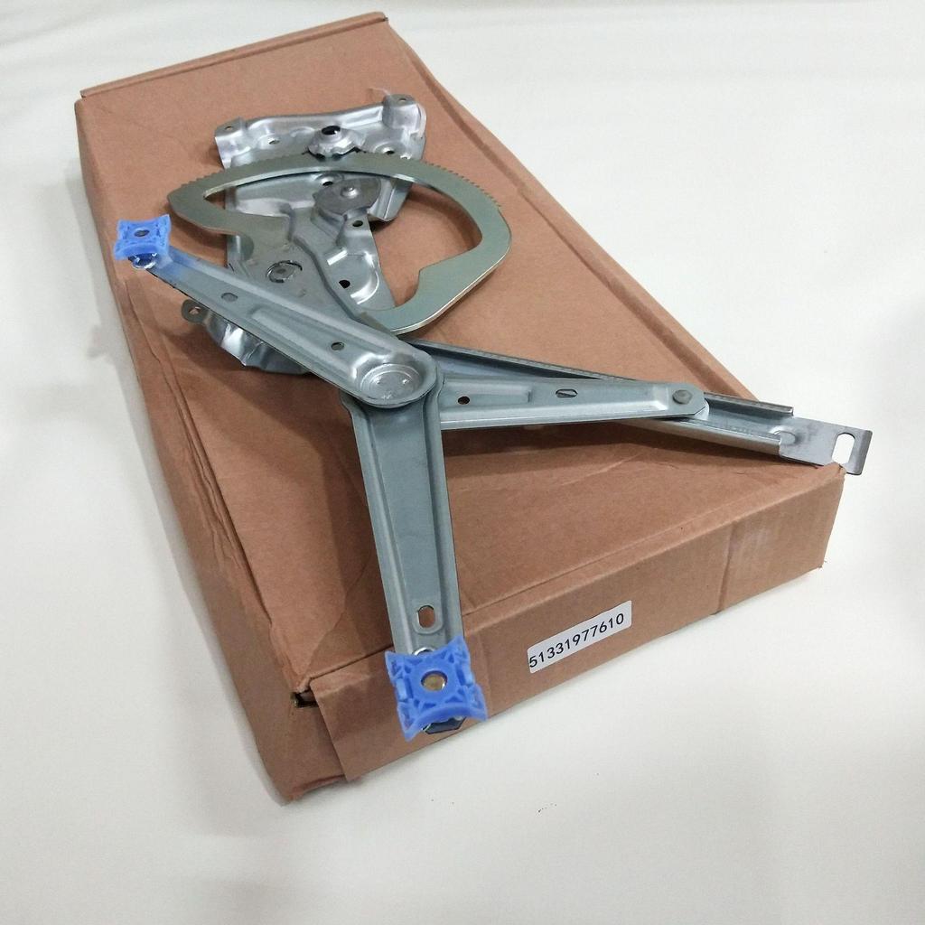 BMW Front Right Window Regulator Controller (Part 51331977610)