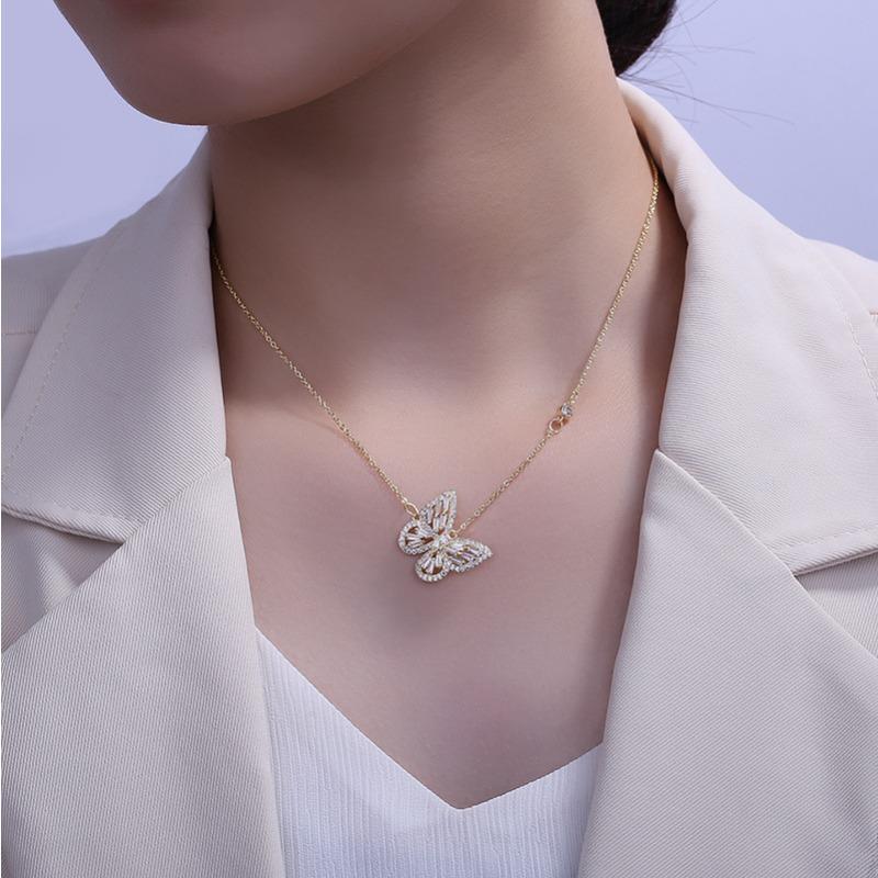 Butterfly Necklace for Women with Fashionable Personality, Slightly Inlaid Diamond Clavicle Chain Necklace Temperament Versatile