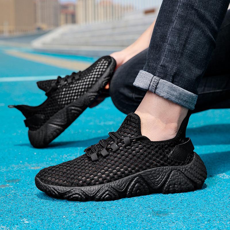 Breathable Men's Cutout Mesh Running Shoes Lightweight Design Shock Absorption Lightweight Athletic Shoes