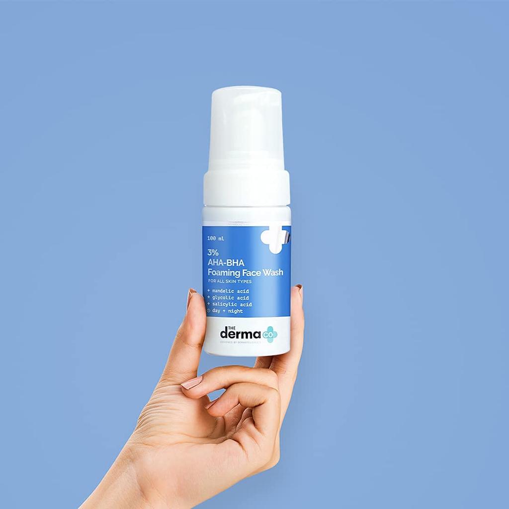 The Derma Co 3% AHA BHA Schäumendes Tägliches Gesichtswaschgel 100 ml Ölfreier Reiniger Für Sanftes Peeling Und Klar Aussehende Haut