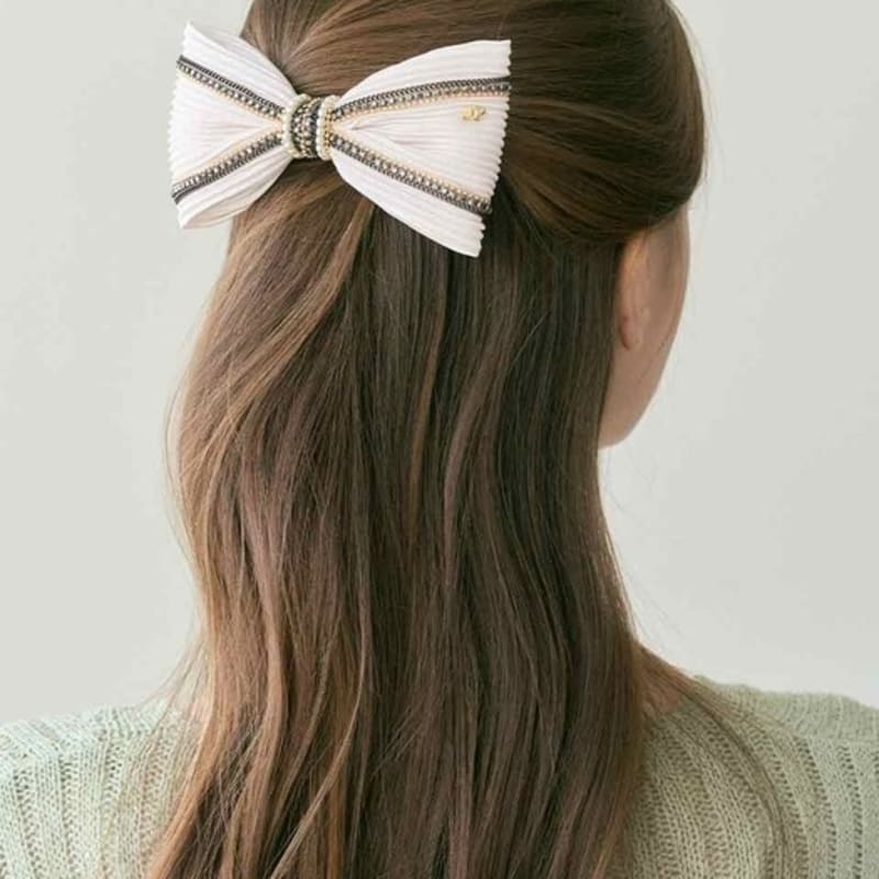 

Jean Paul Clarisse Winkle Crystal Pearl Ribbon Pin JP-23-286AB olive