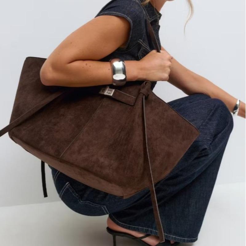Lightweight and Spacious 2026 New Wing Bag Women's High-End Style Handbag Commuter Mom Tote Bag
