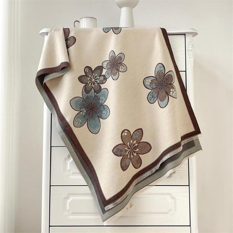 

High-value boutique imitation cashmere scarf, female sweet and cute petal shawl, warm and thick scarf in winter 190x65cm