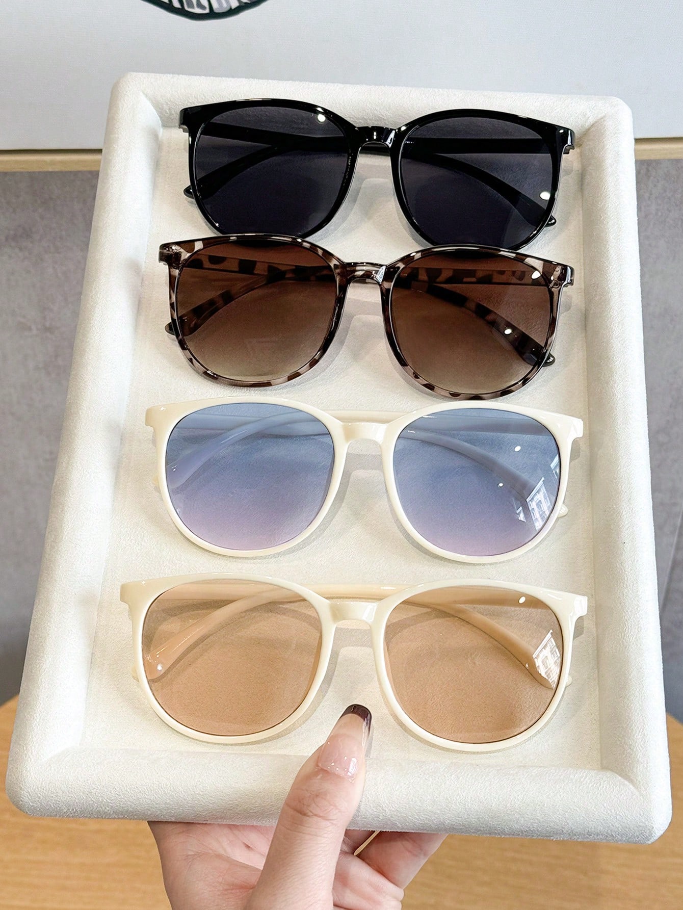 

4PCS Classic Fashion Square Or Pentos Plastic Frame Women Sunglasses For Men Daily Life Shades Eyewear Accessories.