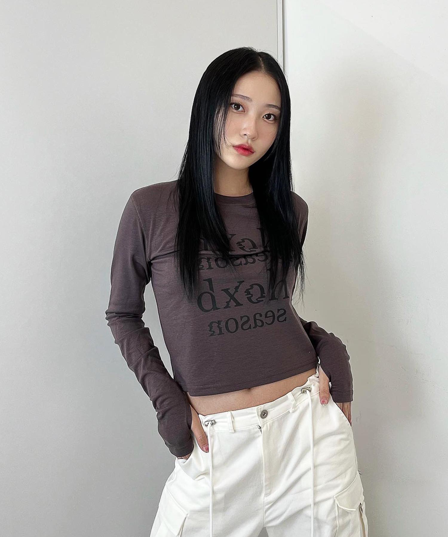 D So H Logo Season Semi-Warmer Crop Top [Charcoal] Free