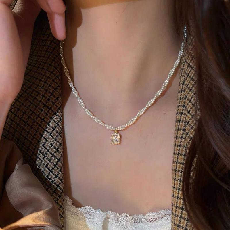 Pearl necklace women's niche light luxury design high-end fashion temperament collarbone chain neck chain sweater chain bead chain