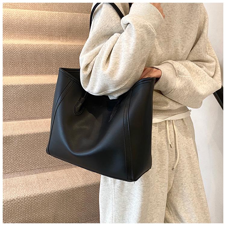 

Women s Large Capacity Solid Color Crossbody Tote - Versatile Korean Style Fashion Bag 39*10.5*28 cm чорний