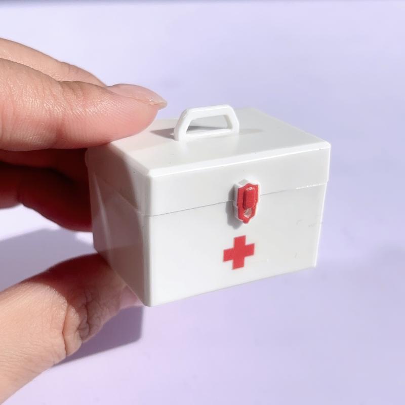 

1/12 Dollhouse Miniature Simulation Medicine Box Emergency Case Model Toys Dollhouse Living Room Decoration Micro Scene Ornament A2
