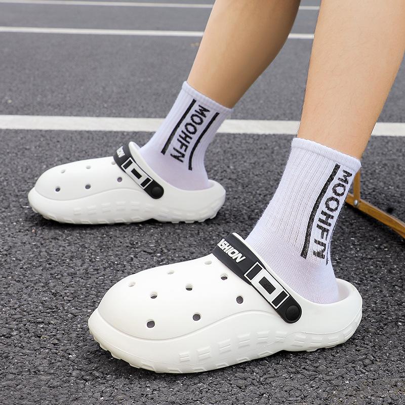 

New EVA thick-soled hole shoes for men can be worn outside in summer. Couples step on shit and feel cool slippers for men 40-41 [Standard code] білий