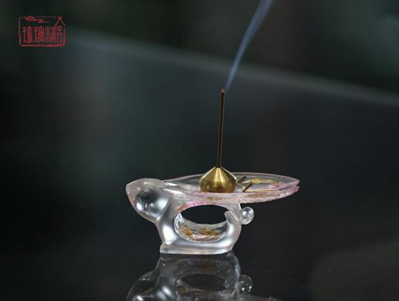 Exquisitely Crafted Crystal Ornament Small Rabbit-shaped Crystal Candlestick Suitable for Gifting or Personal Use (Pink,80*26*32mm)
