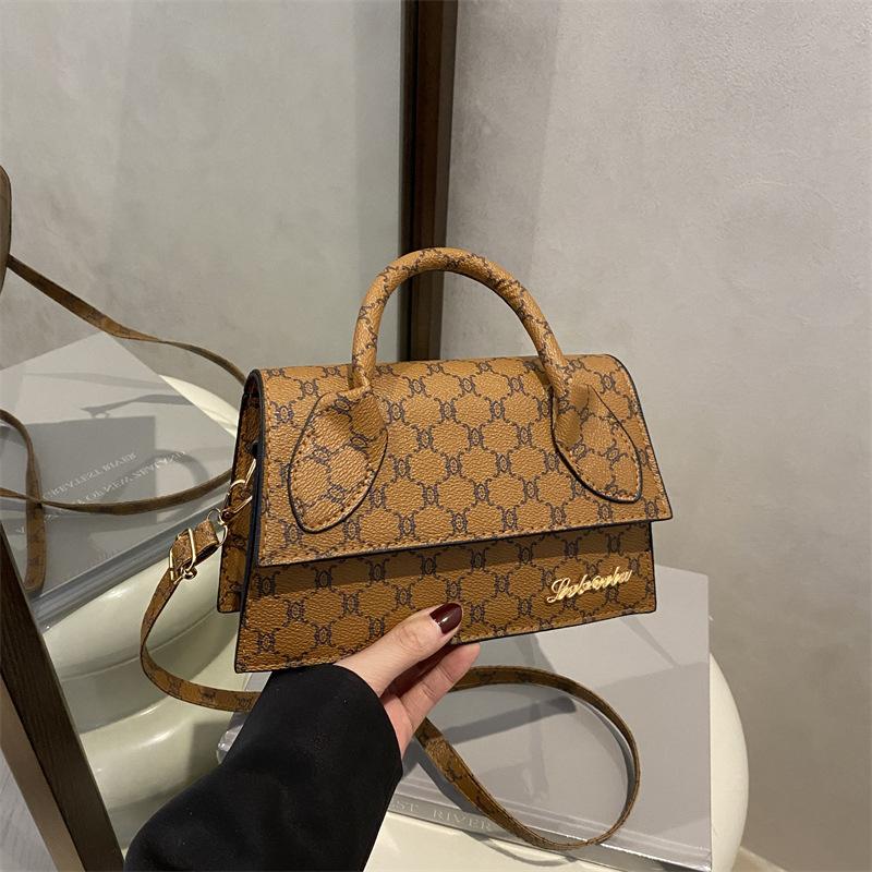 Retro Simple Shoulder Bag Women's 2025 New Fashion Simple Handbag Casual Commuter Small Square Bag Messenger Bag