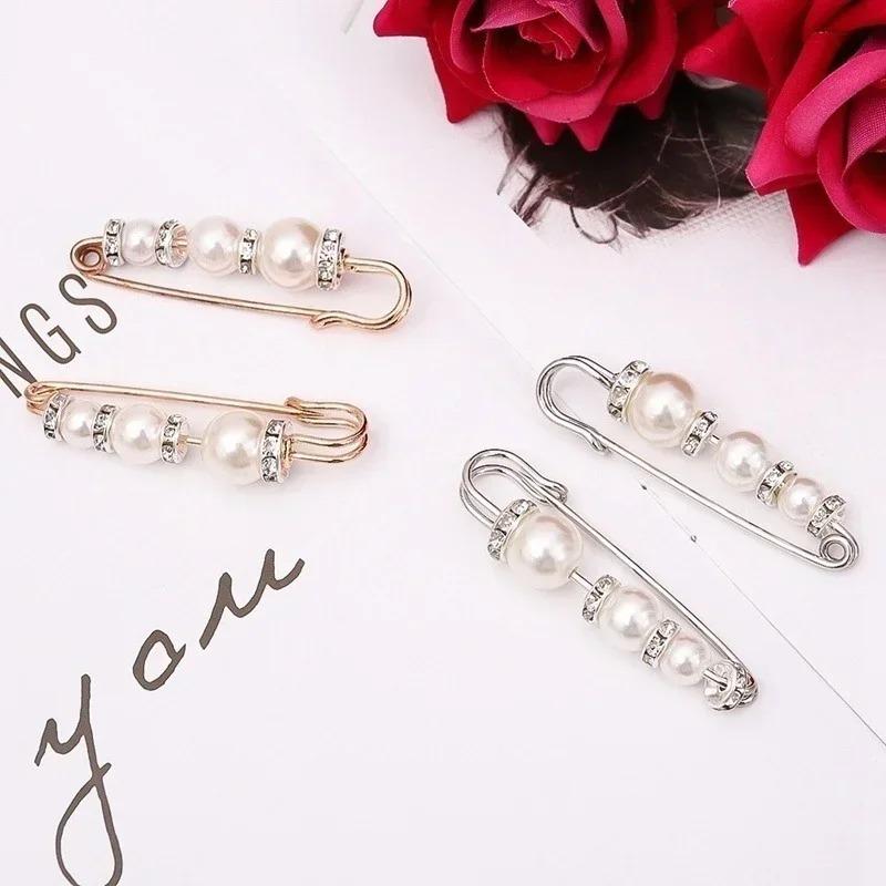 Nya Kreativa Lyxiga Pärl Broscher Nålar För Kvinnor Eleganta Strass Snöflingor Blomma Accessoarer Dam Bröllopsfest Gåva