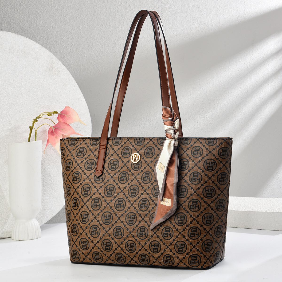 

Tote bag plaid handbag large capacity shoulder messenger bag silk scarf accessories women s bag 32*12*28cm темно-коричневого