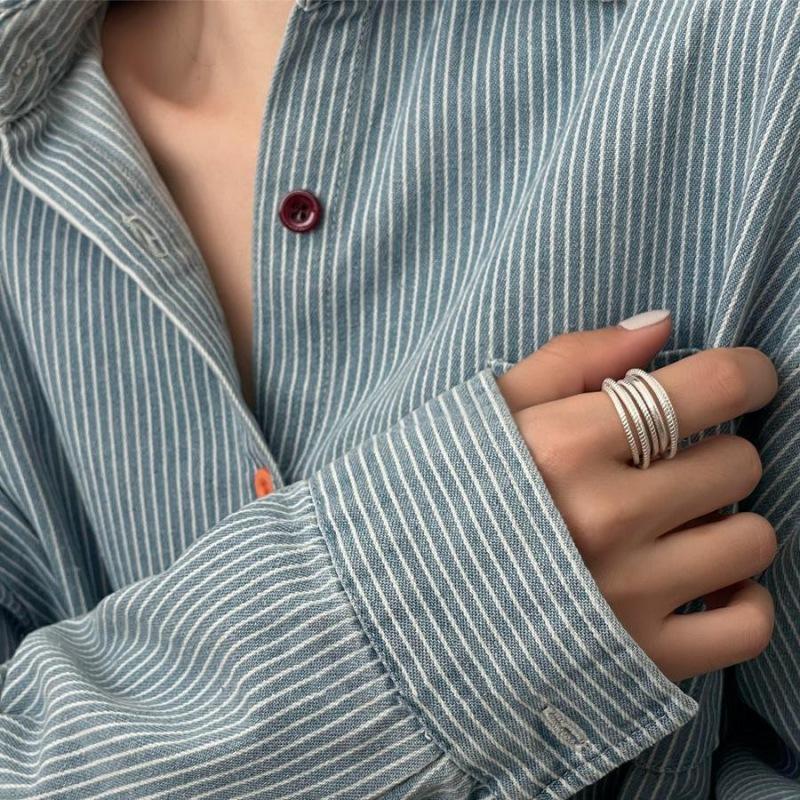 Damski pierścionek otwarty ze srebra S925 platerowanego, z geometryczną spiralną linią