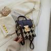 Retro Plaid Niche Bag, New Women's Bag, Popular Messenger Bag, Portable Small Square Bag.