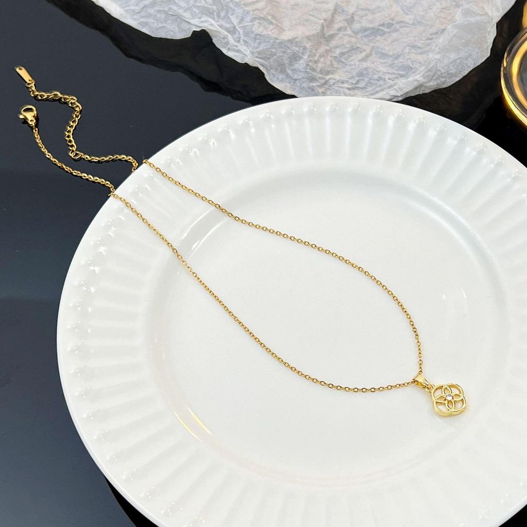 2024 Spring/Summer Four-Leaf Clover Shell Necklace for Women - Luxury Titanium Steel Clavicle Chain Pendant