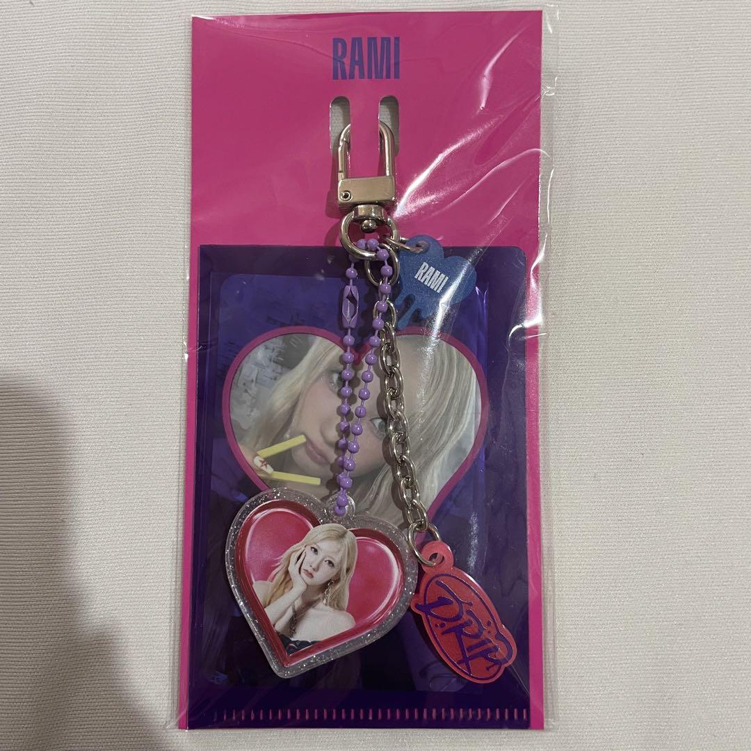 

[USED] BABYMONSTER Pop-Up Key Ring with Trading Card, Laminated