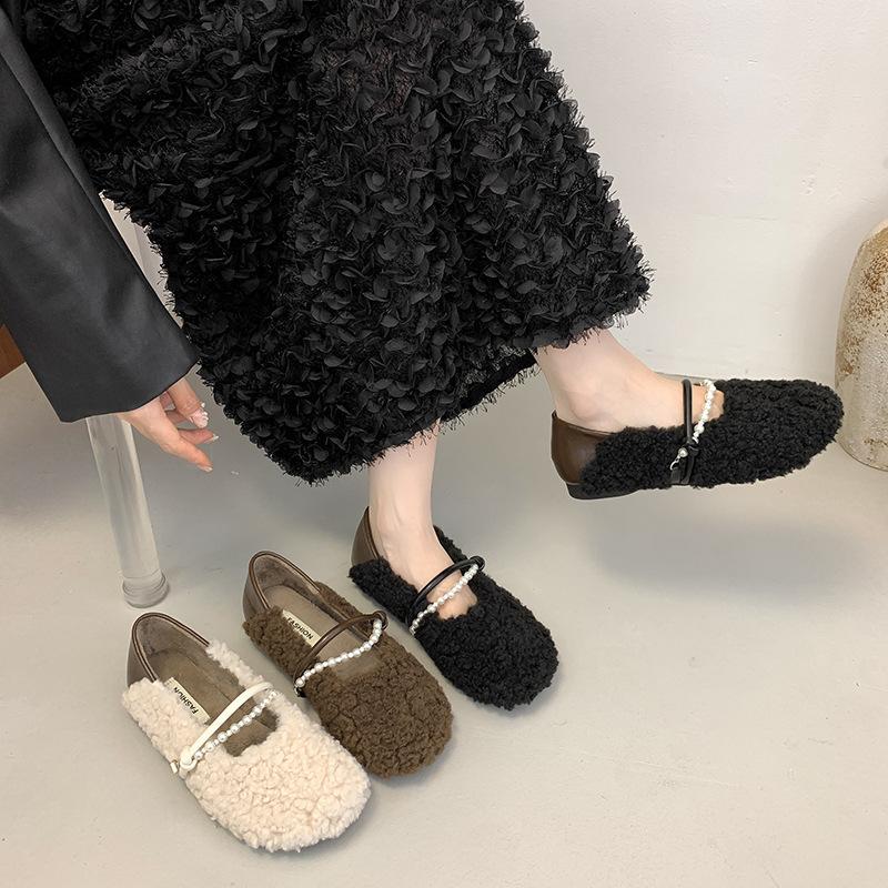 Flat-bottomed Mary Jane lamb wool shoes, children wear new Doudou shoes in autumn and winter