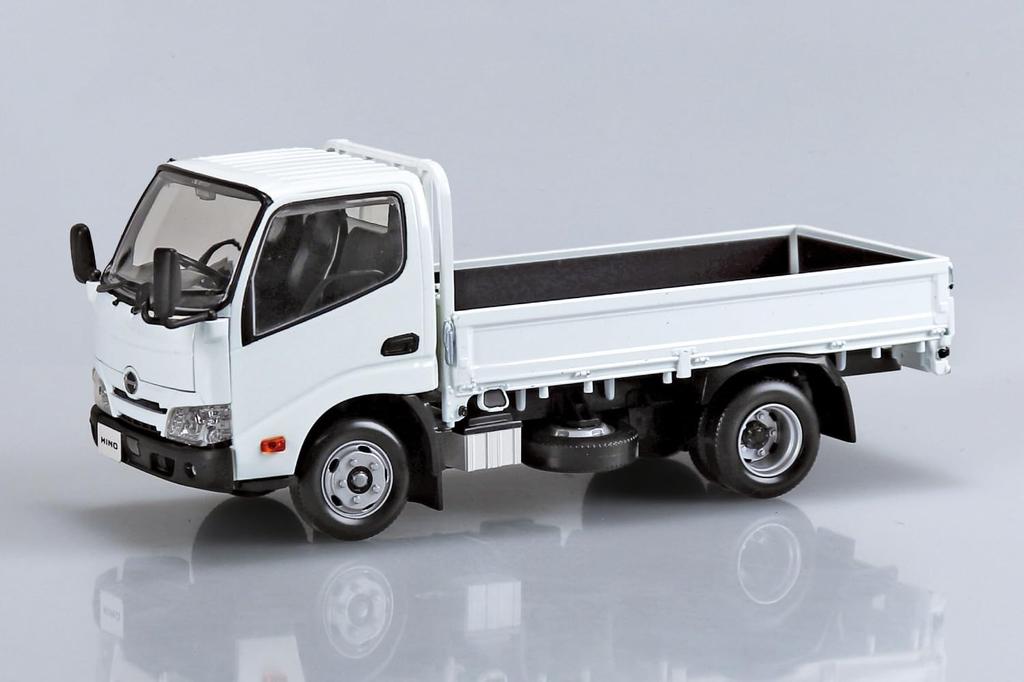 Aoshima Bunka Kyozai Rakupura Snap Kit Hino Dutro Flatbed Scale Plastic Model Kit Co., Ltd. (AOSHIMA) No. 23-WE (White) 1/32 Pre-colored