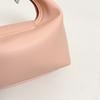 Minimalistische Weiche PU-Schultertasche für Damen Gebogene Silhouette Klappenverschluss