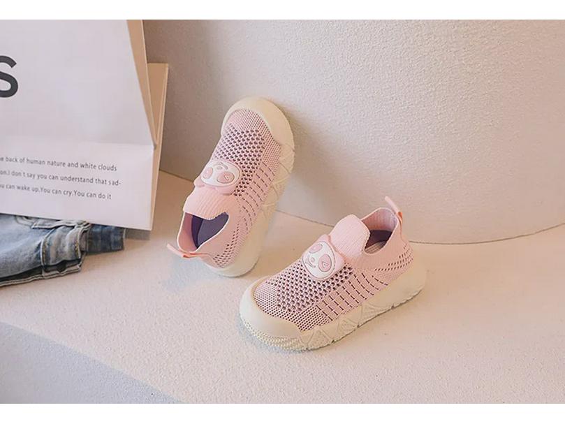 Kids' Breathable Slip-On Sports Shoes for Kindergarten - Boys' and Girls' Soft Mesh Casual Sneakers for Spring and Summer