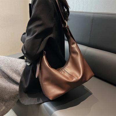 Soft Leather One Shoulder Messenger Bag Women 2025 New Fashion Retro Dumpling Bag Large Capacity Tote Bag Wholesale