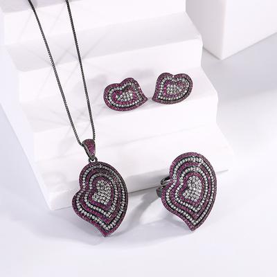 Schmuck Kupferboden Vergoldet Simulation Roter Korund Herzförmig Voll Diamant Schwarzgold Anzug Frauen