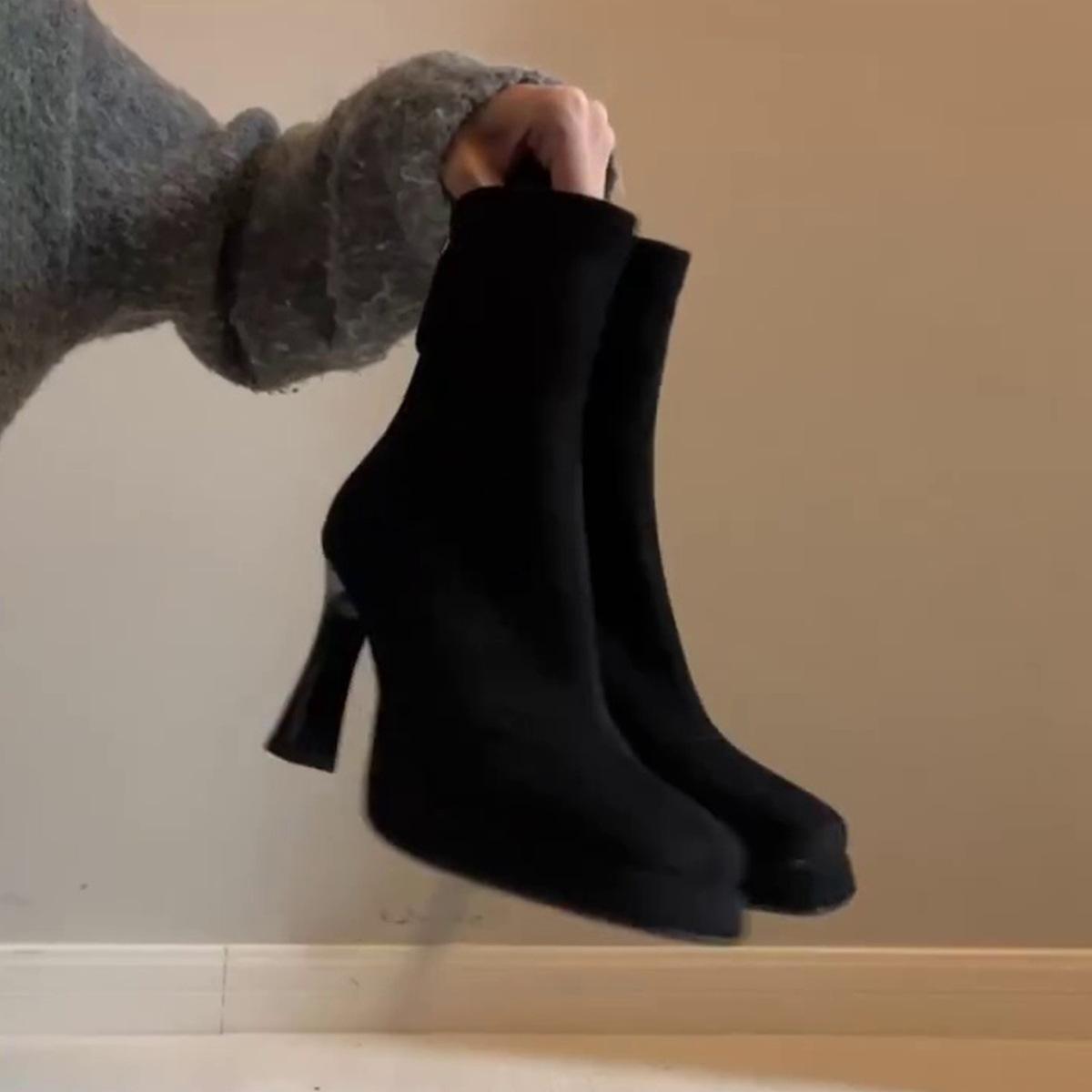 

Temperament versatile high-heeled elastic boots women s thin Korean version commuter short boots rear zipper comfortable thin boots 39 чорний