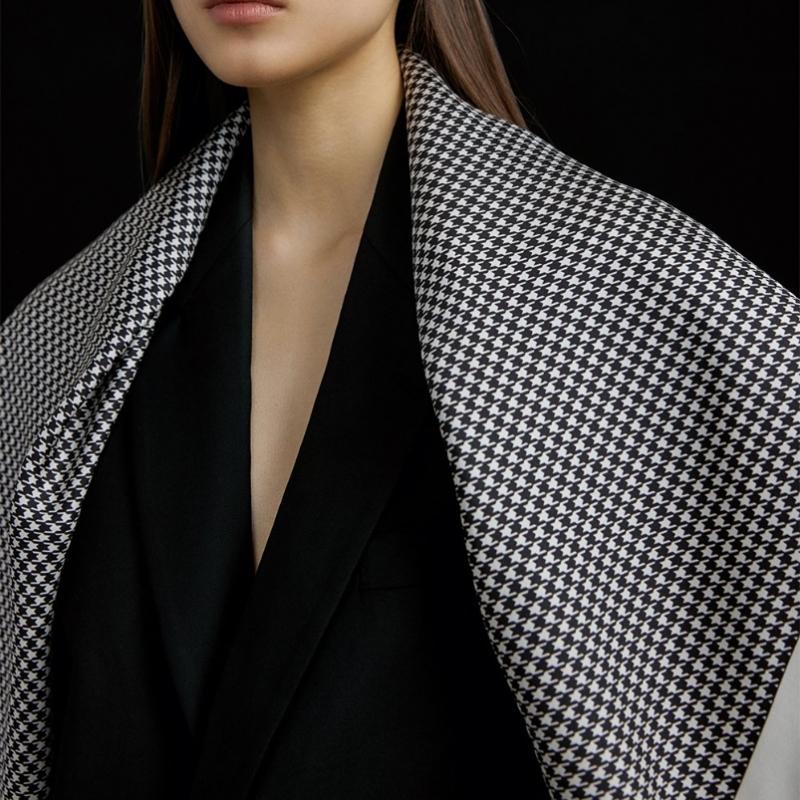 Avvina Pelle Houndstooth Silk Scarf 90   Black
