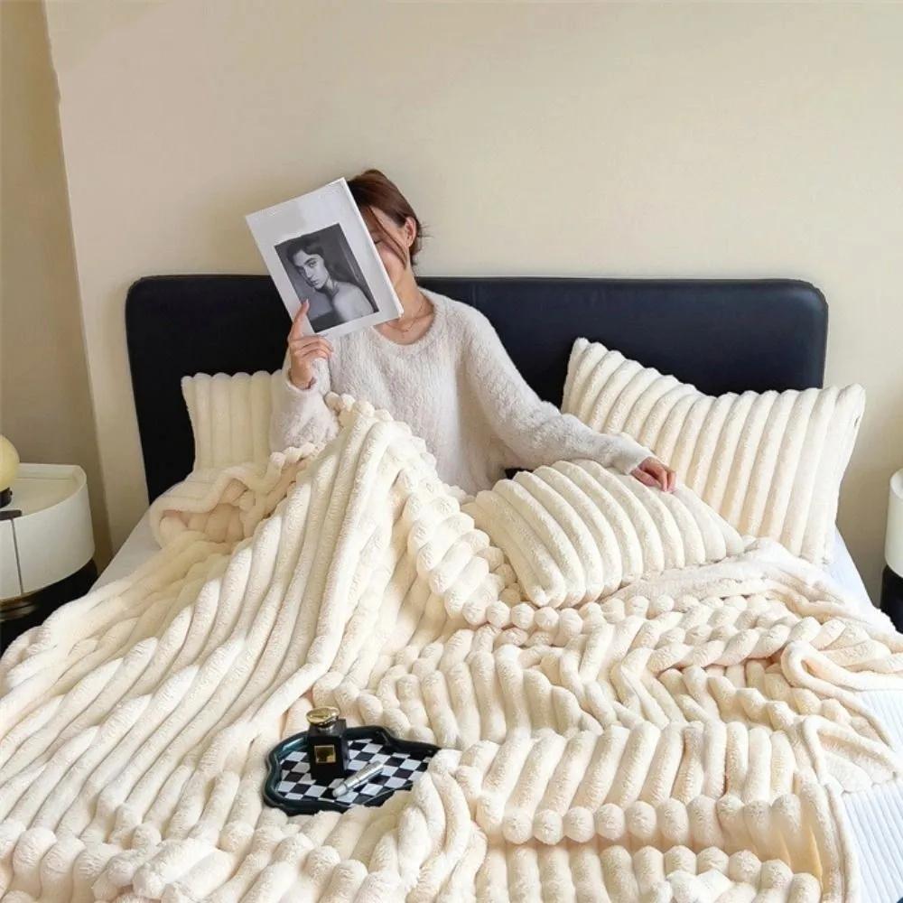 Durable Solid Color Flannel Blanket Comfortable Thickened Plush Blanket Warm Soft Office Nap Blanket Winter