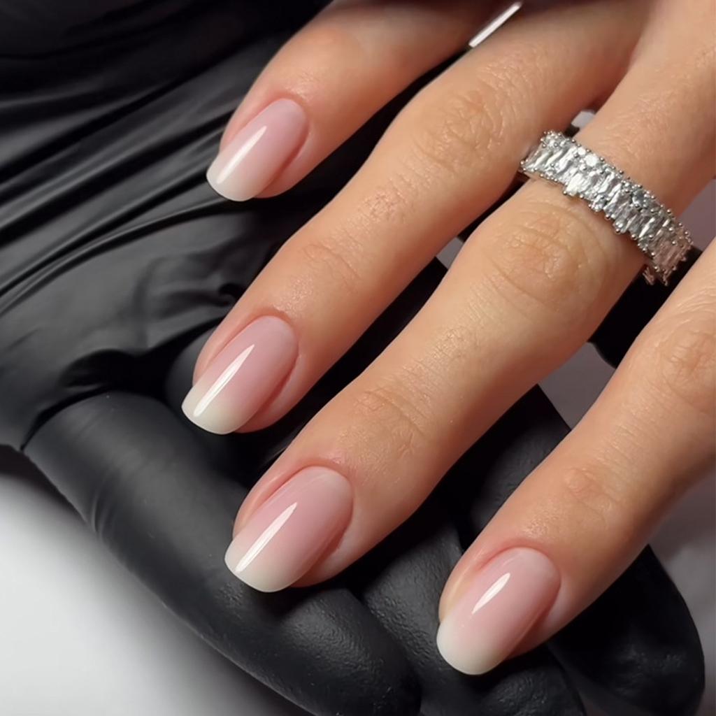 24 Stück Rosa Farbverlauf Französische Spitze Quadratische Falsche Nägel Kurze Press-On-Nägel Glänzende Acryl Vollabdeckung Aufkleb-Nägel für Hochzeit