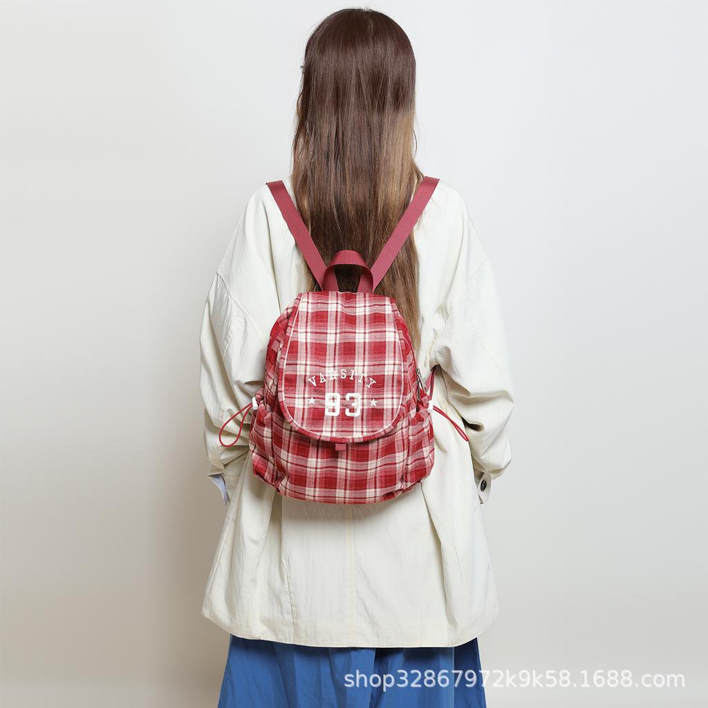 A Niche Retro Checkered Backpack for Women, A Casual Schoolbag for Autumn and Winter