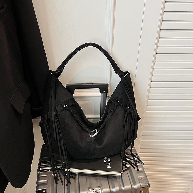 Womens Faux Suede Shoulder Bag Winter Retro Hobo Bag Luxury Designer Tassel New Trend Handbags Dumpling Bag Outdoor Work Handbag