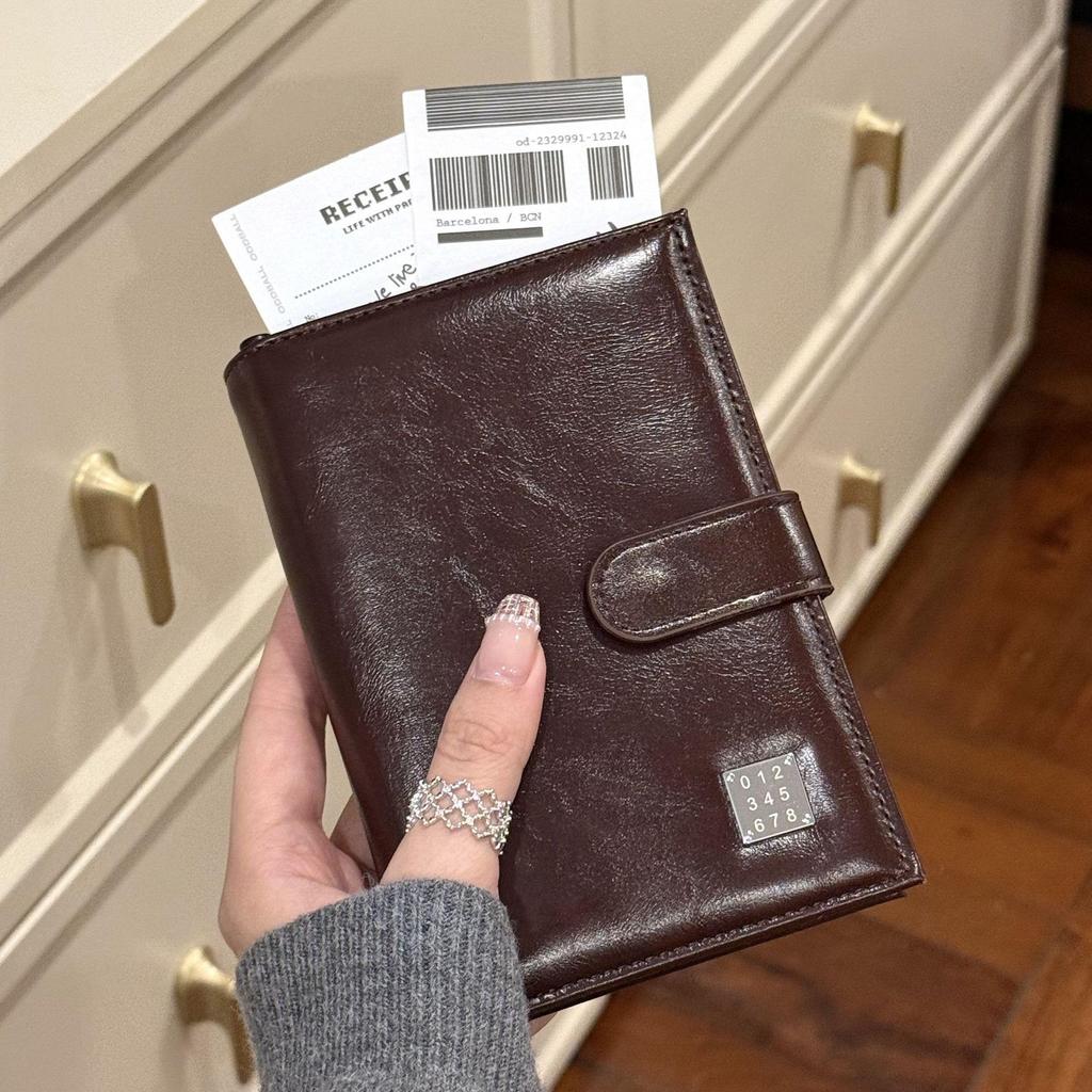 Retro Multifunctional Passport Wallet: All-in-One Holder, Money Clip, and Passport Protector