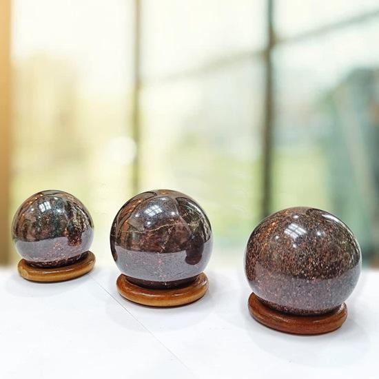 Vastu Healing Crystal Sphere Stone Natural Garnet Crystal Sphere Ball For Home Decor