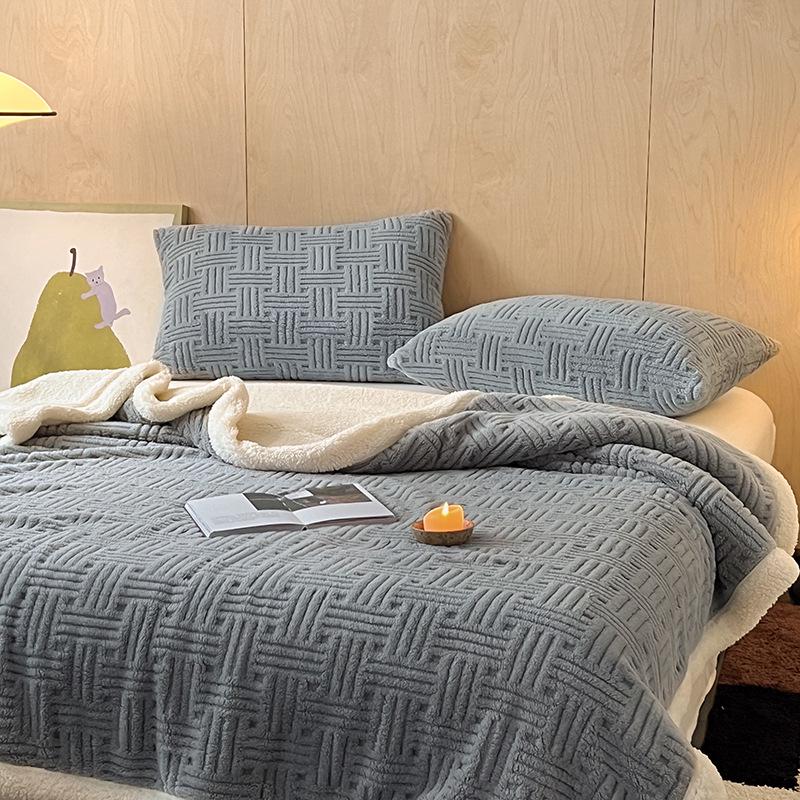 2025 Winter Thickened Double-Sided Lambswool Blanket for Dormitories and Offices