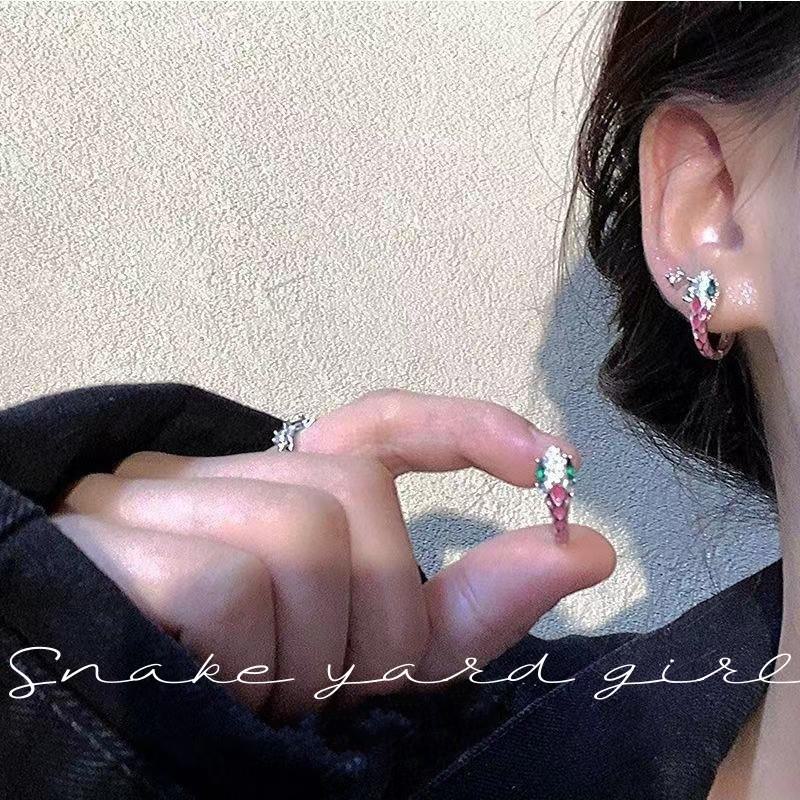 Snake House Girl Earrings: Chic Pink Snake-shaped Earrings for Women, Embodying a Sweet and Cool Hot Girl Style.