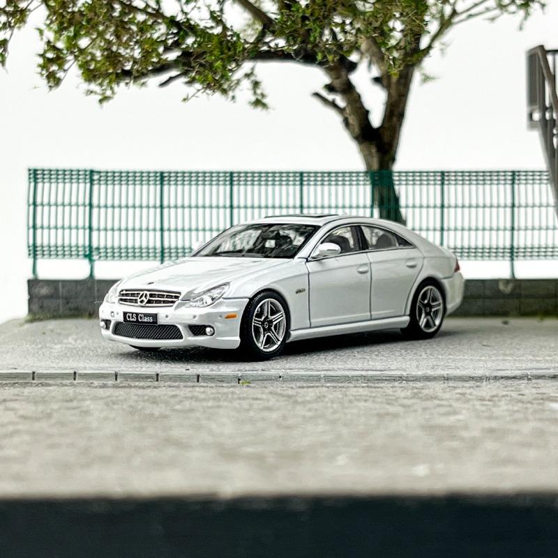 FH Diecast 1/64 Scale Mercedes Benz CLS 63 AMG 1 MK1 C219 Alloy Car Model Toys for Boys Gift Collection and Decoration