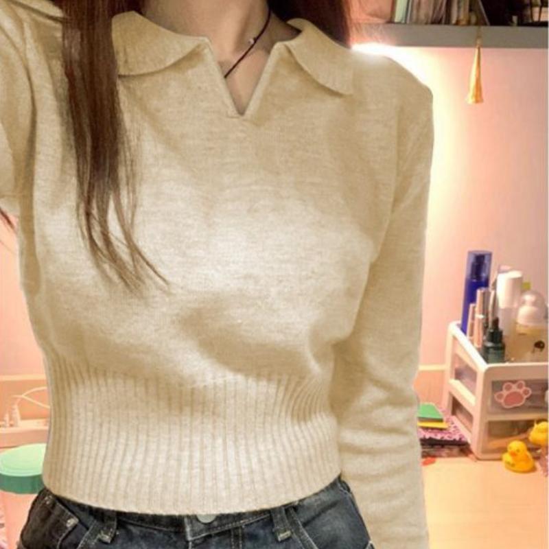 Weicher und cremiger Strickpullover für zierliche Frauen