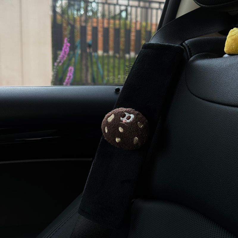 Chocolate Cookie Car Seatbelt Shoulder Pads, Cute Car Decoration Shoulder Pads, In-Car Couple Decorations [Black Shoulder Cover] Single Chocolate Cookie