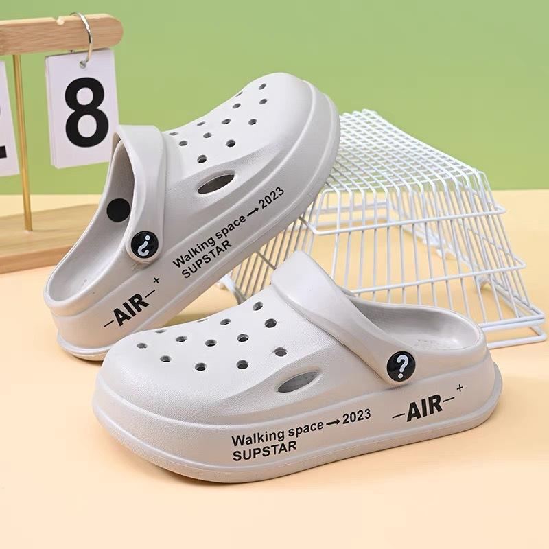 Children's Hole Shoes, Men's and Women's Middle-aged and Older Children's 2025 Summer DIY Durable Non-slip Thick-soled Beach Cute Cool Slippers