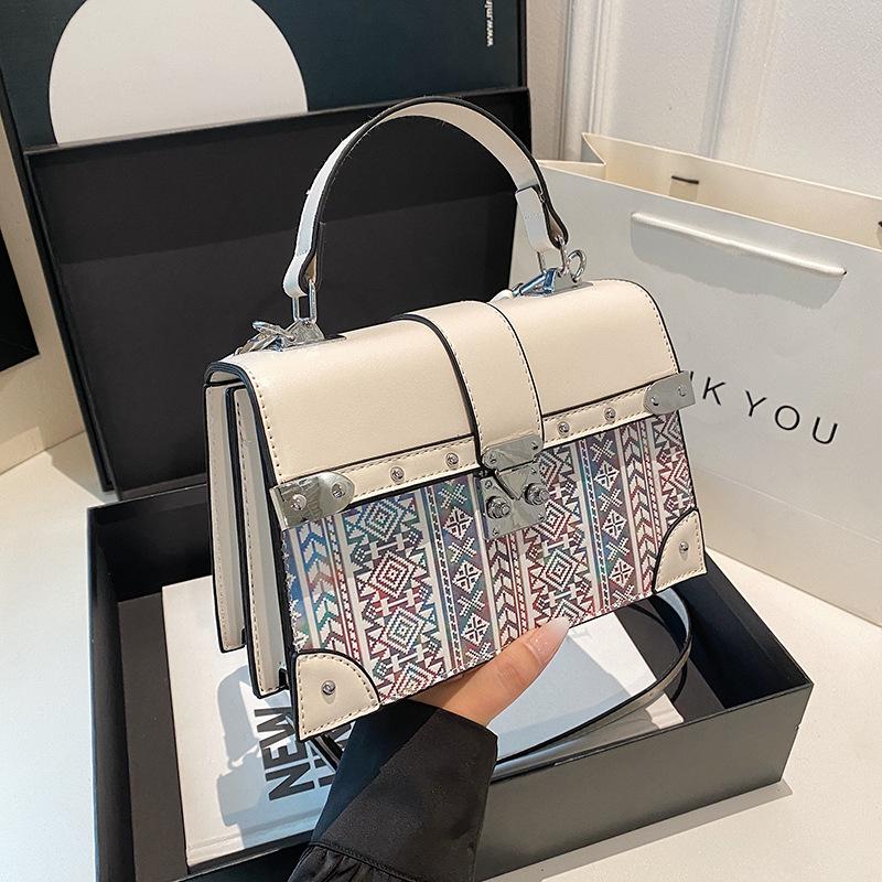 Metal Buckle Girl Crossbody Bag Fashion Geometric Flower Ladies Handbag Retro Old Flower Girl Shoulder Bag