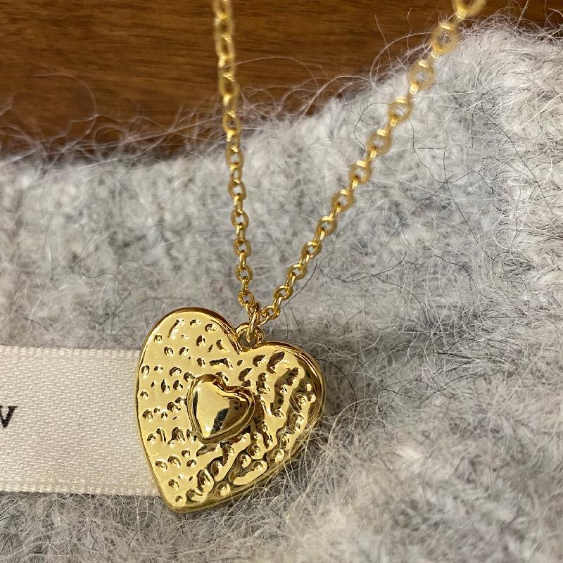 Gold Heart Necklace - Korean Fever Style, Light Luxury Clavicle Chain with Layered Peach Heart Pendant