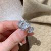 "Anello Elegante Regolabile Lucido Avvolgente per Donna": Moda Tendenza, Versatile e di Alta Gamma".