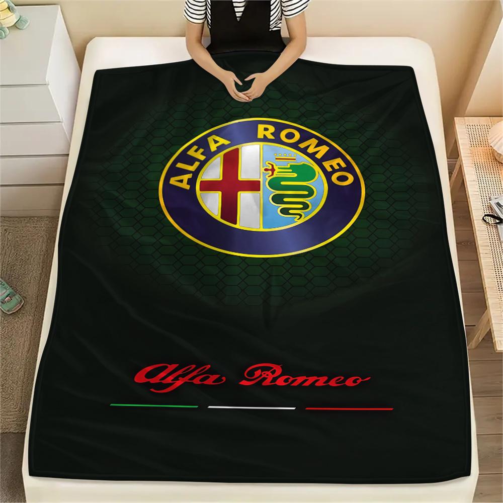 1PC Manta de Franela con Estampado Alpha Romeo, Alta Calidad para Todas las Estaciones, Decoración del Hogar, Calidez y Comodidad, Perfecta para Regalos de Navidad