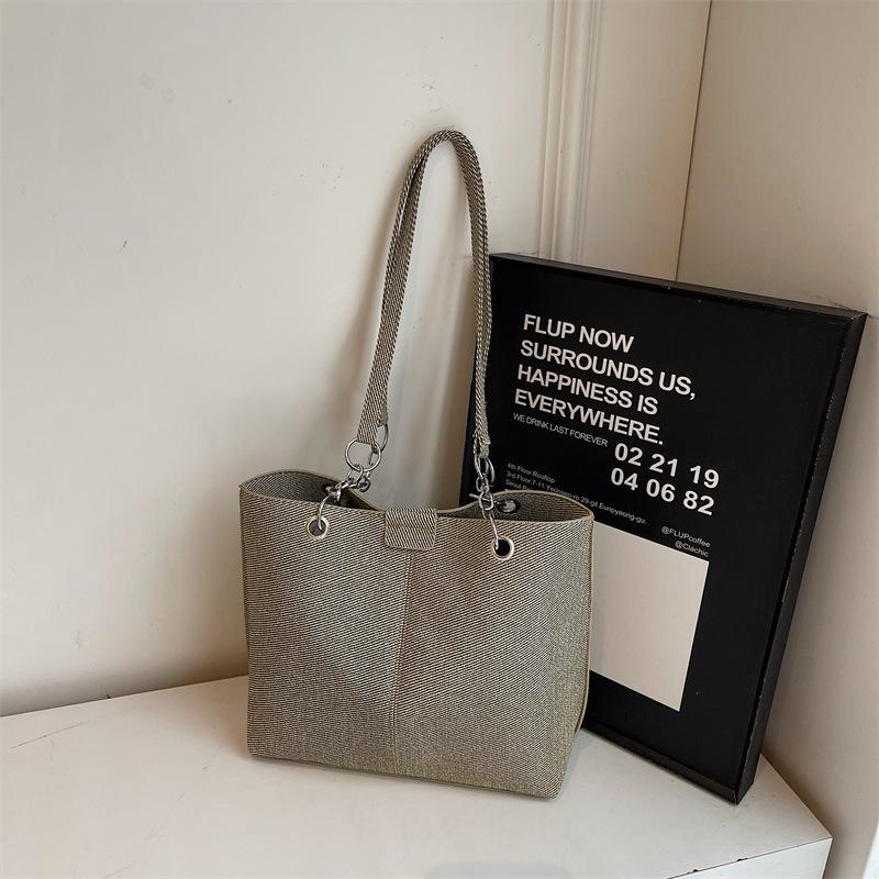 

Large capacity bag women s 2025 new trendy tote bag commuter bag college student class child and mother shoulder bag shopping bag зелений